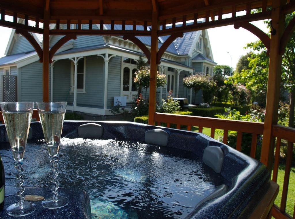 Lilac Rose Boutique Bed And Breakfast Christchurch Exterior photo